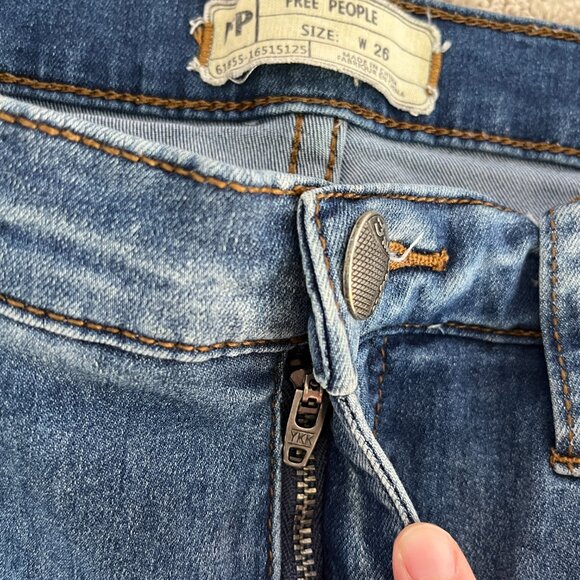 Free People Skinny Jeans High Rise Medium Wash Faded Stretchy 5 Pocket Size 26 W - Picture 3 of 4